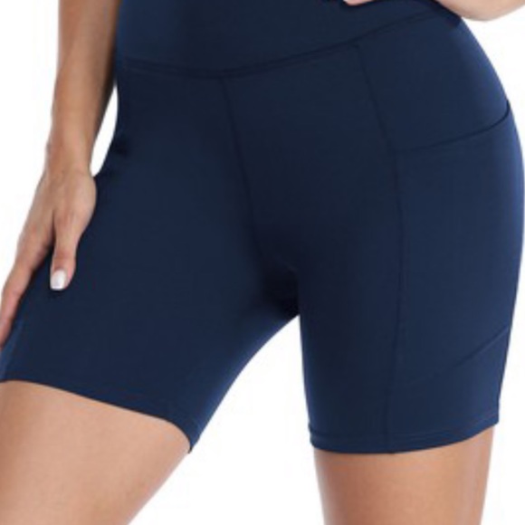 Women’s yoga shorts with side pockets - Picture 5 of 5